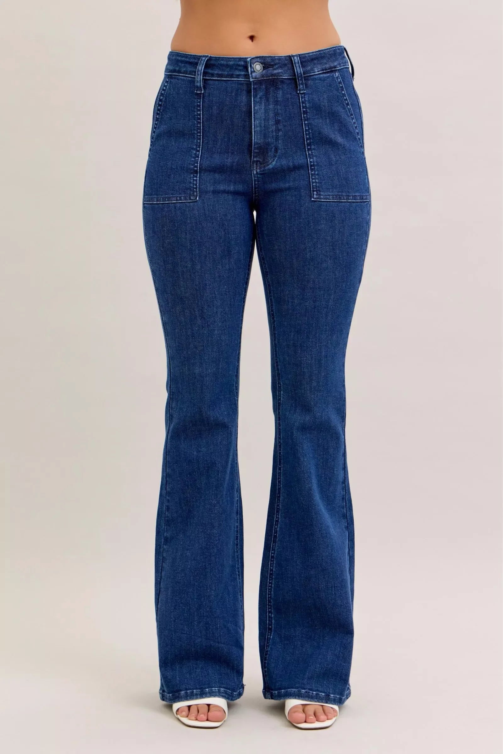 Dark High Waist Flare Jeans with Front Patch Pockets – Trendy Women’s Retro Denim, featuring a figure-flattering silhouette.