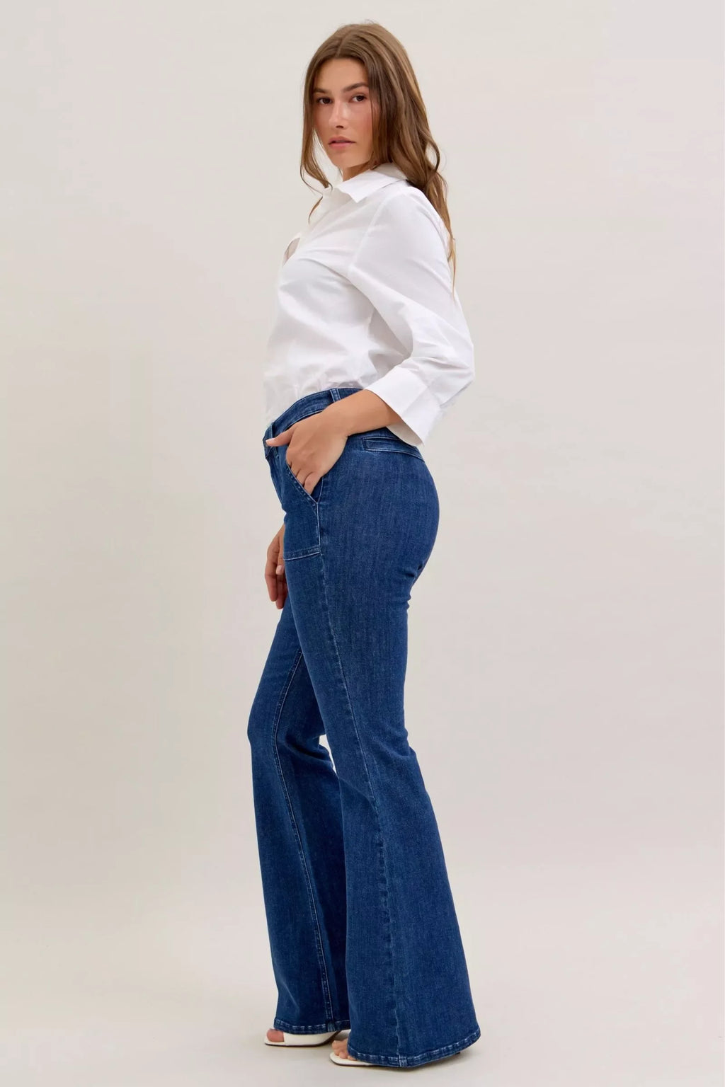Dark High Waist Flare Jeans with Front Patch Pockets – Trendy Women’s Retro Denim modeled by a woman in a stylish outfit.