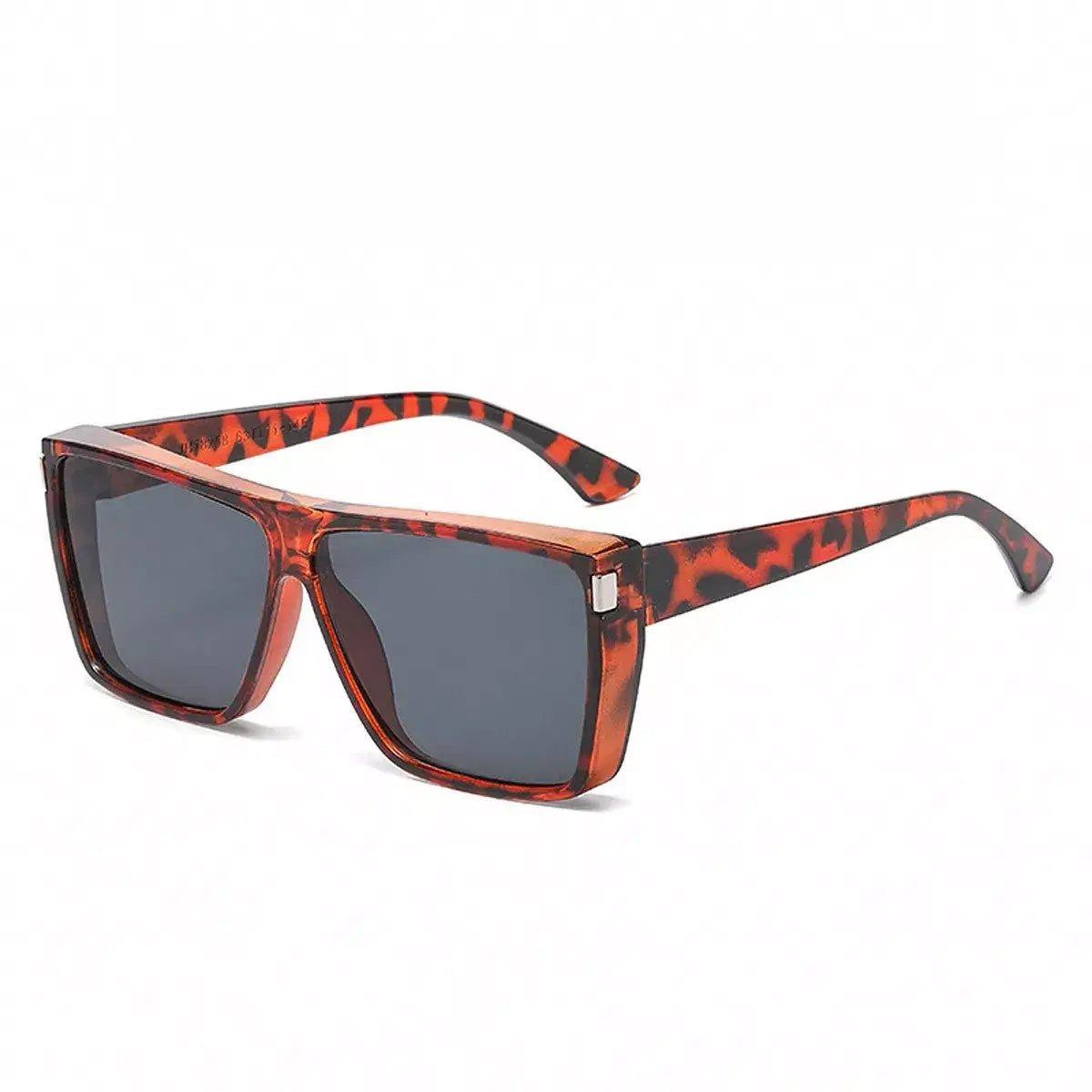 Oversized square sunglasses in a stylish leopard print design, offering UV400 protection and modern fashion.