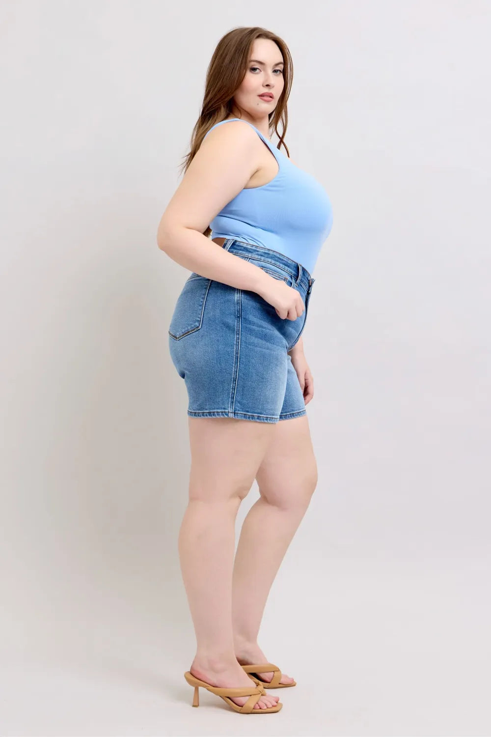 Plus Size Denim Shorts (S–3XL) | 2-Button Stretch Shorts model side view in light blue tank top.