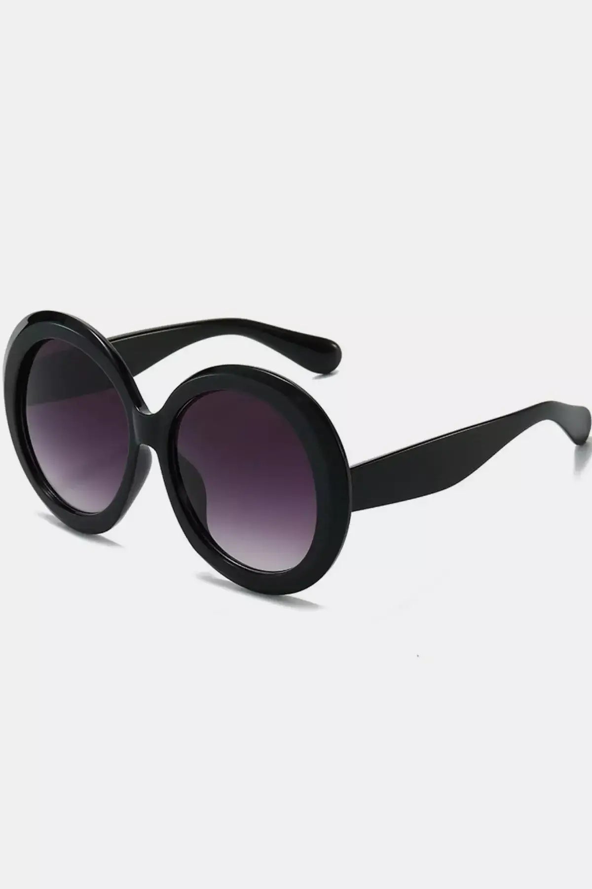 Oversized sunglasses for women featuring a round frame in black with gradient lenses, perfect for stylish looks.