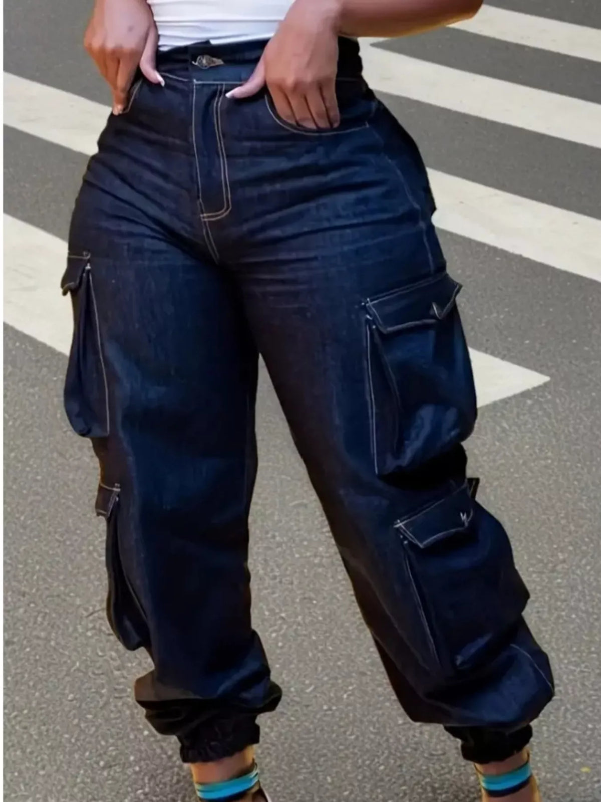 Fashionable plus size jeans in dark denim, featuring high-waisted design and cargo pockets, ideal for curvy figures.