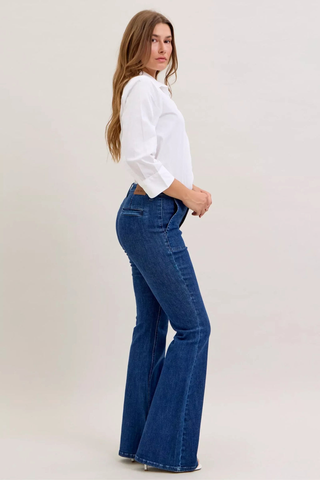 Dark High Waist Flare Jeans with Front Patch Pockets – Trendy Women’s Retro Denim worn by model with white shirt.